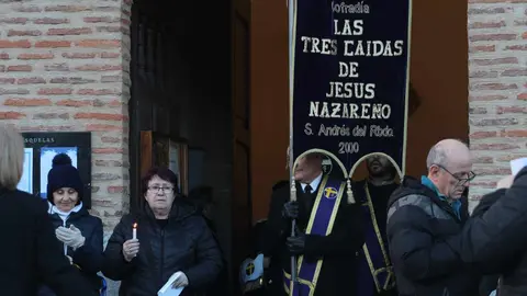 Un Vía Matris recorre la localidad de Trobajo del Camino dentro de los actos del XXV aniversario de la Cofradía de las Tres Caídas de Jesús Nazareno de San Andrés. Fotos: Isaac Llamazares