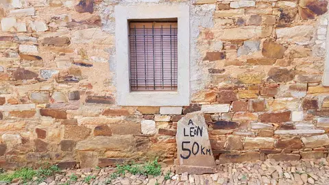 Declarado en 1980 conjunto histórico-artístico de alto valor monumental la localidad suma a su enorme valor histórico el atractivo gastronómico del cocido maragato.
