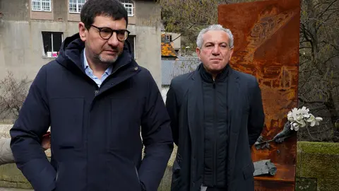 El delegado del Gobierno, Nicanor Sen, asiste al Festival Municipal del Botillo Las Candelas en Torre del Bierzo. Foto: César Sánchez.