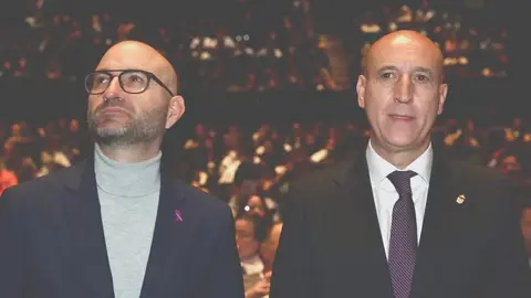 El alcalde de León, José Antonio Diez; el subdelegado del Gobierno, Héctor Alaiz, y el delegado territorial de la Junta, Eduardo Diego, participan en la apertura del congreso de la Fundación Lo Que De Verdad Importa. Foto: Campillo.
