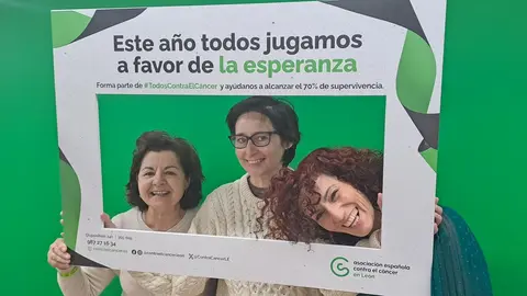 Acción en las calles de León de la AECC.