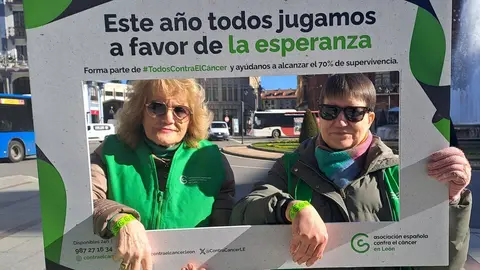 Acción en las calles de León de la AECC.