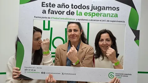 Acción en las calles de León de la AECC.