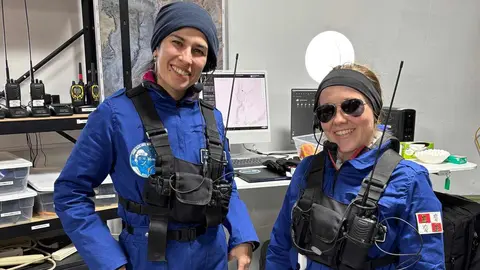 Nueve astronautas española, entre ellas las leonesas Jennifer García Carrizo y Laura González Llamazares, estudian en el proyecto Hypatia los efectos de una misión en Marte en las mujeres. Desde este martes viven aisladas en la estación Mars Research Desert Station del desierto de Utah.