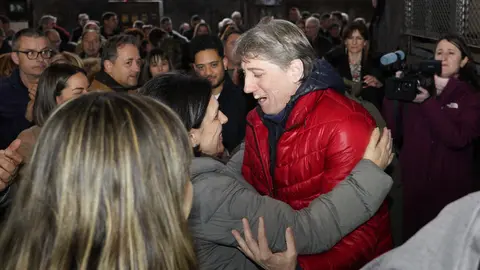 El secretario general electo del PSOE de Castilla y León, Carlos Martínez, señaló  al líder de Vox, Santiago Abascal, y el presidente autonómico del PP y la Junta, Alfonso Fernández Mañueco, ante los aranceles que pretende aplicar el presidente de Estados Unidos, Donald Trump, a los productos del campo de otros países y que cifró en 600 millones de euros. “Aquellos que parecen defender los entornos rurales lo están aplaudiendo de forma entusiasta. Alguien tendrá que dar explicaciones”, dijo. Fotos: César Sánchez