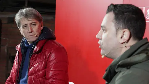 El secretario general electo del PSOE de Castilla y León, Carlos Martínez, señaló  al líder de Vox, Santiago Abascal, y el presidente autonómico del PP y la Junta, Alfonso Fernández Mañueco, ante los aranceles que pretende aplicar el presidente de Estados Unidos, Donald Trump, a los productos del campo de otros países y que cifró en 600 millones de euros. “Aquellos que parecen defender los entornos rurales lo están aplaudiendo de forma entusiasta. Alguien tendrá que dar explicaciones”, dijo. Fotos: César Sánchez