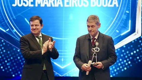El presidente de la Junta de Castilla y León, Alfonso Fernández Mañueco, participa en la gala de entrega de los II Premios Diagnóstico 2025 de CyLTV. Fotos: Campillo