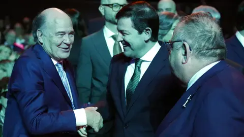 El presidente de la Junta de Castilla y León, Alfonso Fernández Mañueco, participa en la gala de entrega de los II Premios Diagnóstico 2025 de CyLTV. Fotos: Campillo