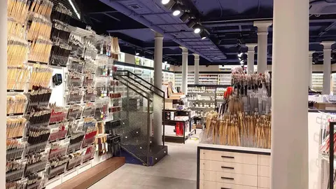 La mejor tienda de bellas artes de todo Madrid lleva sello leonés. 30.000 referencias, 'Hartem Bar' y una novedosa propuesta que atrapa a miles de clientes en una iniciativa de la leonesa 'Mi Tienda de Arte'.