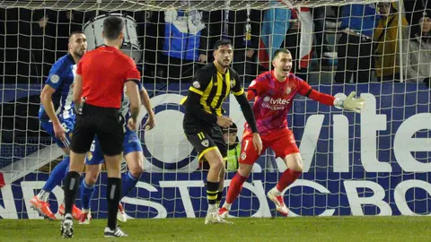Partido de altura en El Toralín, con la Ponferradina intentando sumar ante un rival muy solvente sobre el terreno de juego.