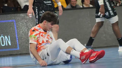 El Abanca Ademar León regresa a la competición mostrándose muy superior al Puente Genil en el Palacio Municipal de los Deportes. Fotos de Isaac Llamazares