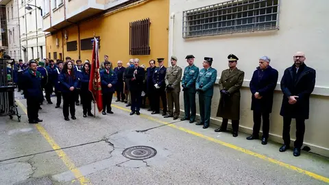 Astorga rinde homenaje al coronel Joaquín Rubín de Celis y Lastra, al que asisten el embajador de la República de Perú, Luis Ibérico Núñez. Fotos: Campillo.