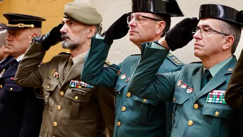 Astorga rinde homenaje al coronel Joaquín Rubín de Celis y Lastra, al que asisten el embajador de la República de Perú, Luis Ibérico Núñez. Fotos: Campillo.