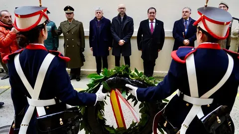 Astorga rinde homenaje al coronel Joaquín Rubín de Celis y Lastra, al que asisten el embajador de la República de Perú, Luis Ibérico Núñez. Fotos: Campillo.