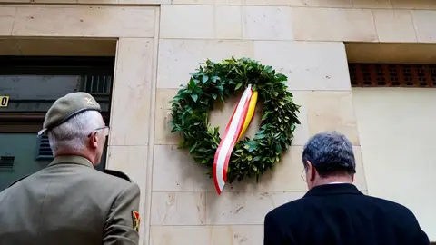 Astorga rinde homenaje al coronel Joaquín Rubín de Celis y Lastra, al que asisten el embajador de la República de Perú, Luis Ibérico Núñez. Fotos: Campillo.