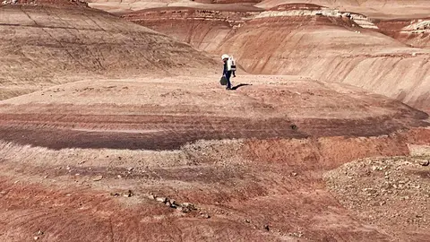 Nueve astronautas españolas, entre ellas las leonesas Jennifer García Carrizo y Laura González Llamazares, estudian en el proyecto Hypatia los efectos de una misión en Marte en las mujeres. Desde el pasado lunes viven aisladas en la estación Mars Research Desert Station del desierto de Utah.