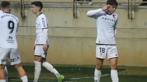 El colista se convierte en un hueso duro de roer en el Reino de León en una jornada clave para la Cultural Leonesa. Fotografías: Isaac Llamazares