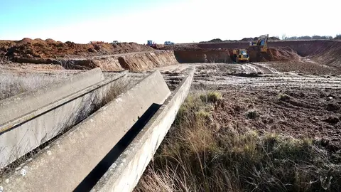 La secretaria de Estado de Agricultura y Alimentación, Begoña García, visita, junto al delegado del Gobierno, Nicanor Sen, entre otras autoridades, tres actuaciones diferentes de modernización de regadío en la Comunidad de Regantes del Canal Margen Izquierda y en la Ribera Alta del Porma. Fotos: Campillo.