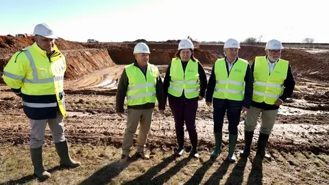 La secretaria de Estado de Agricultura y Alimentación, Begoña García, visita, junto al delegado del Gobierno, Nicanor Sen, entre otras autoridades, tres actuaciones diferentes de modernización de regadío en la Comunidad de Regantes del Canal Margen Izquierda y en la Ribera Alta del Porma. Fotos: Campillo.