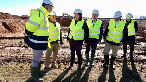La secretaria de Estado de Agricultura y Alimentación, Begoña García, visita, junto al delegado del Gobierno, Nicanor Sen, entre otras autoridades, tres actuaciones diferentes de modernización de regadío en la Comunidad de Regantes del Canal Margen Izquierda y en la Ribera Alta del Porma. Fotos: Campillo.