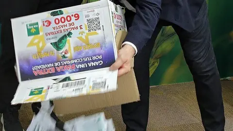 Caja Rural sortea ante notario las pagas extra de su campaña navideña en la provincia de León. Foto: Peio García.
