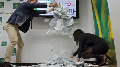 Caja Rural sortea ante notario las pagas extra de su campaña navideña en la provincia de León. Foto: Peio García.