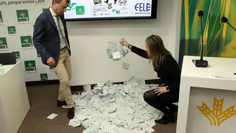 Caja Rural sortea ante notario las pagas extra de su campaña navideña en la provincia de León. Foto: Peio García.