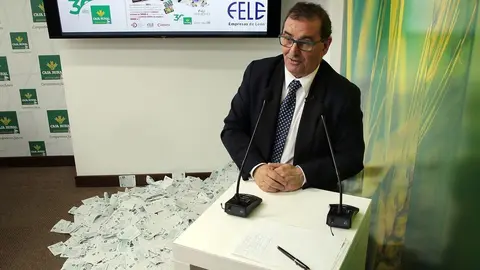 Caja Rural sortea ante notario las pagas extra de su campaña navideña en la provincia de León. Foto: Peio García.