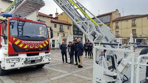 Diez presenta el nuevo vehículo de los Bomberos del Ayuntamiento de León. Foto: Isabel Alonso Álvarez.