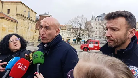 Diez presenta el nuevo vehículo de los Bomberos del Ayuntamiento de León. Foto: Isabel Alonso Álvarez.