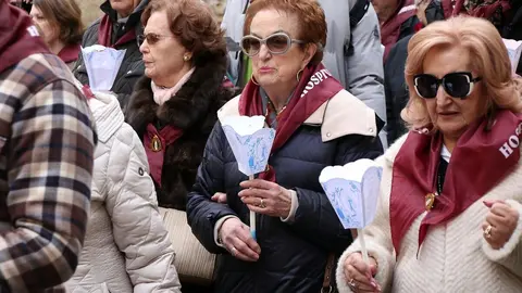 La Hospitalidad de Nuestra Señora de Lourdes en León celebra una procesión de antorchas, con salida y llegada a la Catedral. Foto: Peio García.