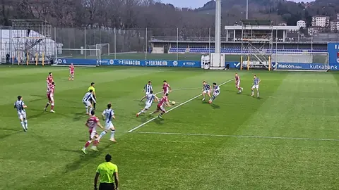 Dos fogonazos mágicos de Chacón permiten a la Cultural remontar un 2-0 adverso y alcanzar el empate final. Merecido resultado para un equipo de perfil bajo en la primera mitad y muy solvente en la segunda. Fotos: Isaac Llamazares