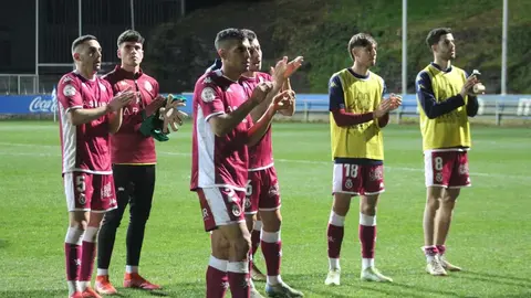 Dos fogonazos mágicos de Chacón permiten a la Cultural remontar un 2-0 adverso y alcanzar el empate final. Merecido resultado para un equipo de perfil bajo en la primera mitad y muy solvente en la segunda. Fotos: Isaac Llamazares