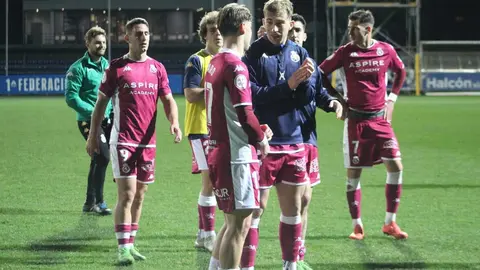 Dos fogonazos mágicos de Chacón permiten a la Cultural remontar un 2-0 adverso y alcanzar el empate final. Merecido resultado para un equipo de perfil bajo en la primera mitad y muy solvente en la segunda. Fotos: Isaac Llamazares