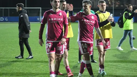 Dos fogonazos mágicos de Chacón permiten a la Cultural remontar un 2-0 adverso y alcanzar el empate final. Merecido resultado para un equipo de perfil bajo en la primera mitad y muy solvente en la segunda. Fotos: Isaac Llamazares
