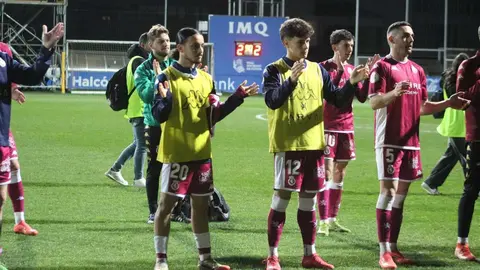 Dos fogonazos mágicos de Chacón permiten a la Cultural remontar un 2-0 adverso y alcanzar el empate final. Merecido resultado para un equipo de perfil bajo en la primera mitad y muy solvente en la segunda. Fotos: Isaac Llamazares