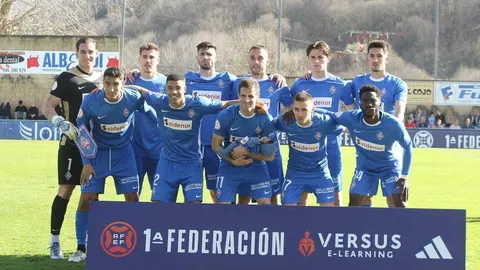 La Ponferradina cae ante el colista y cuestiona a Javi Rey. El equipo berciano se vio superado por el Amorebieta en todas las líneas y encaja un 3-0 que resultó imposible de remontar.