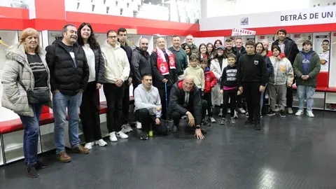 Con 91 años y más de 75 años de pasión ininterrumpida por la Cultural y Deportiva Leonesa, Matías Mata es un símbolo vivo de la historia del club. Con el número 2 en su carné de socio, Matías es un referente para el culturalismo, un hombre que ha vivido tanto las penas como las alegrías del equipo leonés. Fotos: CyDLeonesa