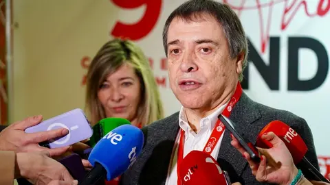 El secretario general de la Federación de Industria, Construcción y Agro de UGT (UGT FICA), Mariano Hoya, asiste a la presentación de la nueva comisión ejecutiva del sindicato en Castilla y León. Fotos: Campillo.