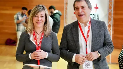 El secretario general de la Federación de Industria, Construcción y Agro de UGT (UGT FICA), Mariano Hoya, asiste a la presentación de la nueva comisión ejecutiva del sindicato en Castilla y León. Junto a él la nueva secretaria general de UGT FICA en Castilla y León, Sandra Vega. Fotos: Campillo.