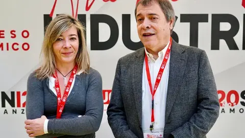 El secretario general de la Federación de Industria, Construcción y Agro de UGT (UGT FICA), Mariano Hoya, asiste a la presentación de la nueva comisión ejecutiva del sindicato en Castilla y León. Junto a él la nueva secretaria general de UGT FICA en Castilla y León, Sandra Vega. Fotos: Campillo.
