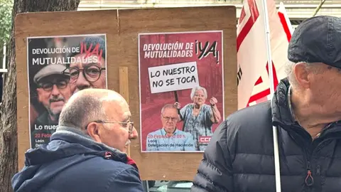 CCOO se concentra en León para exigir el pago de la deuda mutualistas. Fotos: Silvia García.