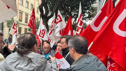 CCOO se concentra en León para exigir el pago de la deuda mutualistas. Fotos: Silvia García.