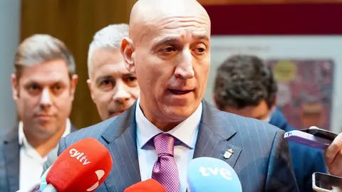 El alcalde de León, José Antonio Diez, en la reunión de la Junta Directiva de la Asociación de Municipios del Camino de Santiago. Foto: Campillo.
