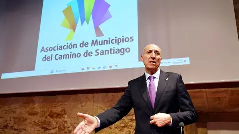 El alcalde de León, José Antonio Diez, preside junto al alcalde de Jaca, Carlos Serrano, la reunión de la Junta Directiva de la Asociación de Municipios del Camino de Santiago. Foto: Campillo.