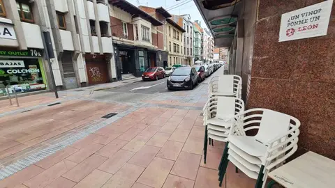 La Junta de Gobierno Local celebrada este viernes en el Ayuntamiento de León ha adjudicado las obras de peatonalización de la calle Fuero con una inversión de 470.000 euros. Fotos: Heraldo de León