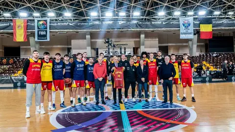 La ciudad se vuelca con el encuentro del equipo nacional en el Palacio de los Deportes. El equipo de Scariolo ya se entrena en la cancha leonesa a la espera del partido de este domingo.
