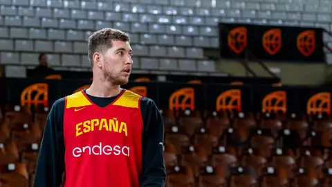 La ciudad se vuelca con el encuentro del equipo nacional en el Palacio de los Deportes. El equipo de Scariolo ya se entrena en la cancha leonesa a la espera del partido de este domingo.