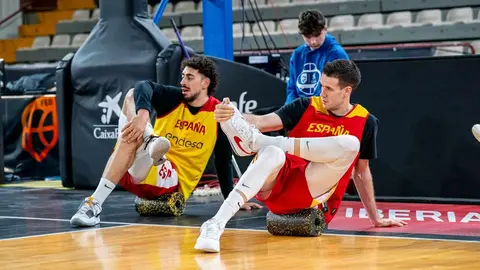La ciudad se vuelca con el encuentro del equipo nacional en el Palacio de los Deportes. El equipo de Scariolo ya se entrena en la cancha leonesa a la espera del partido de este domingo.