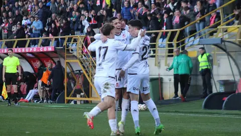 La Cultural y Deportiva Leonesa se mide al Celta Fortuna en un encuentro de altura en el Reino de León. Fotos: Isaac Llamazares | CyDLeonesa